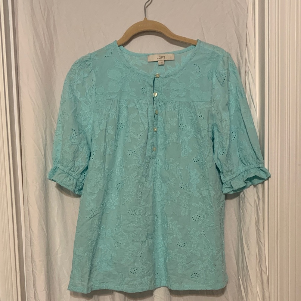 LOFT Women's Light Green Eyelet Short Sleeves Blouse EUC